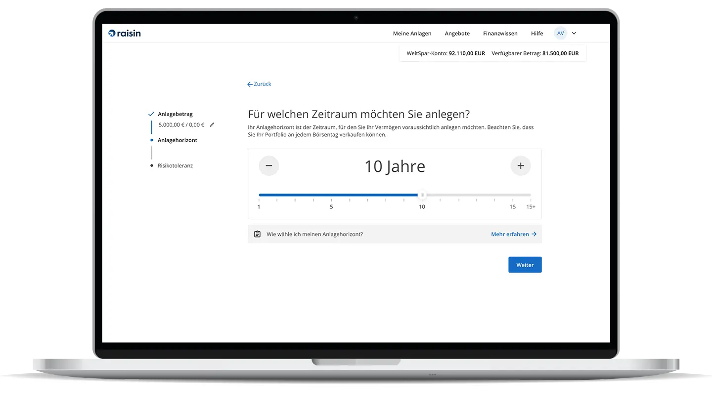 Raisin DE-Digitale Vermögensverwaltung Zeitraum Ein Laptop zeigt den Schritt "Anlagehorizont" der digitalen Vermögensverwaltung, wo der gewünschte Zeitraum ausgewählt werden kann.