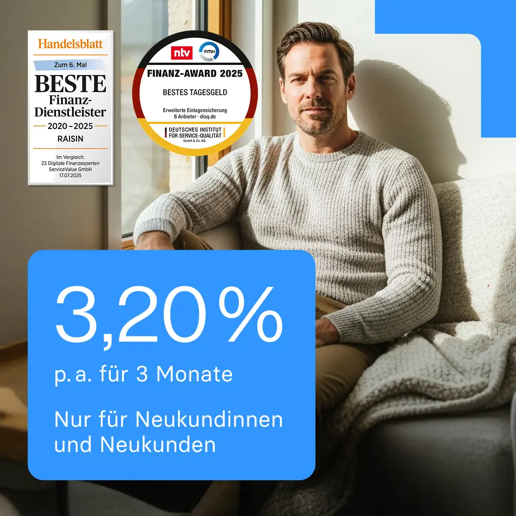 Mann mit T-Shirt und Smartphone im Wald und unten links steht 3,05 % p. a. für 3 Monate