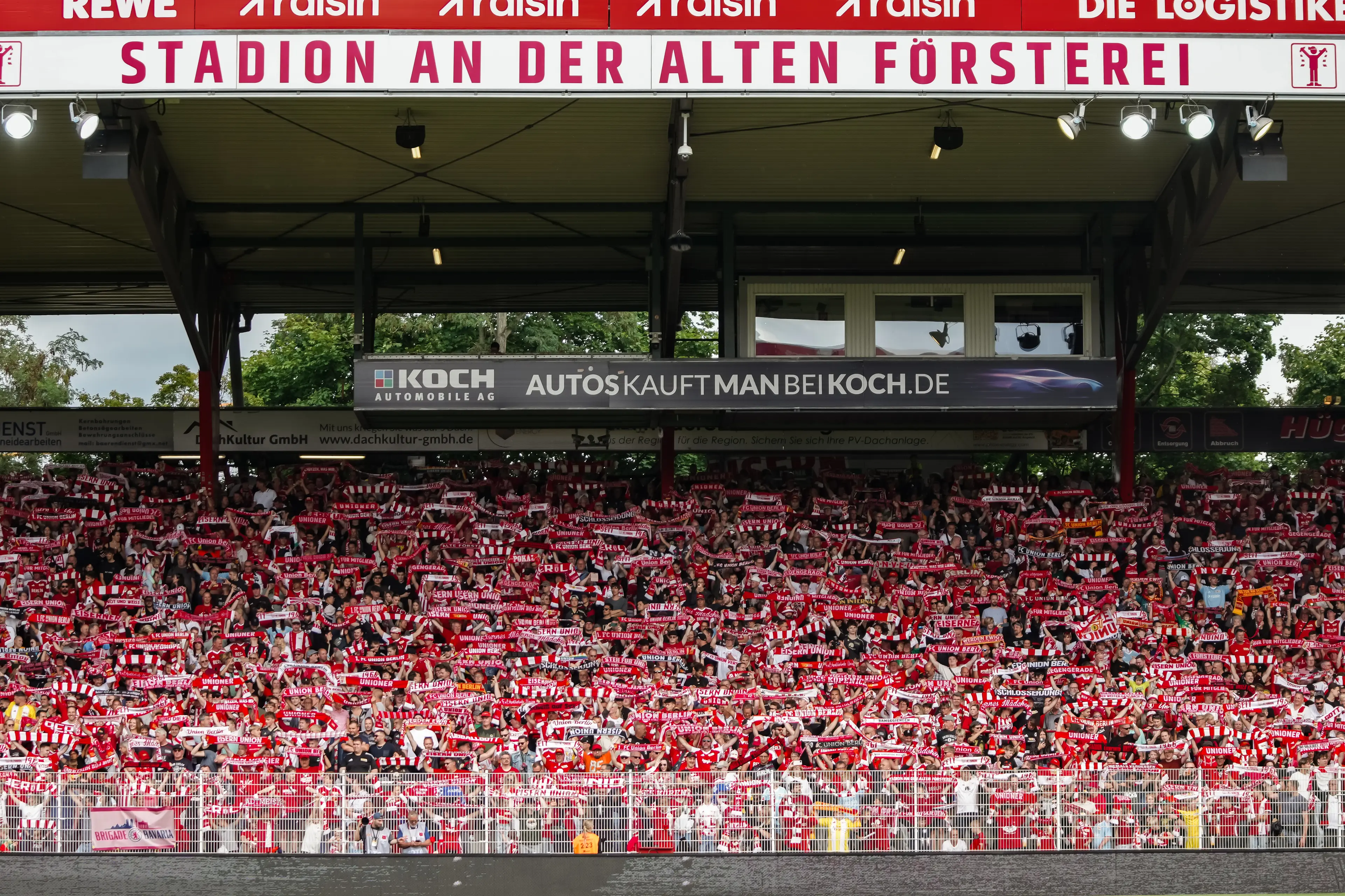 Raisin DE - Ticket Gewinnspiel UNION BERLIN Fankurve im Stadion An der Alten Förster