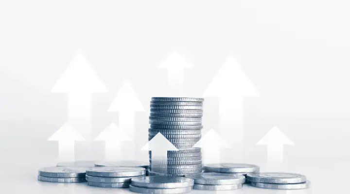 Monedas y flechas hacia arriba.