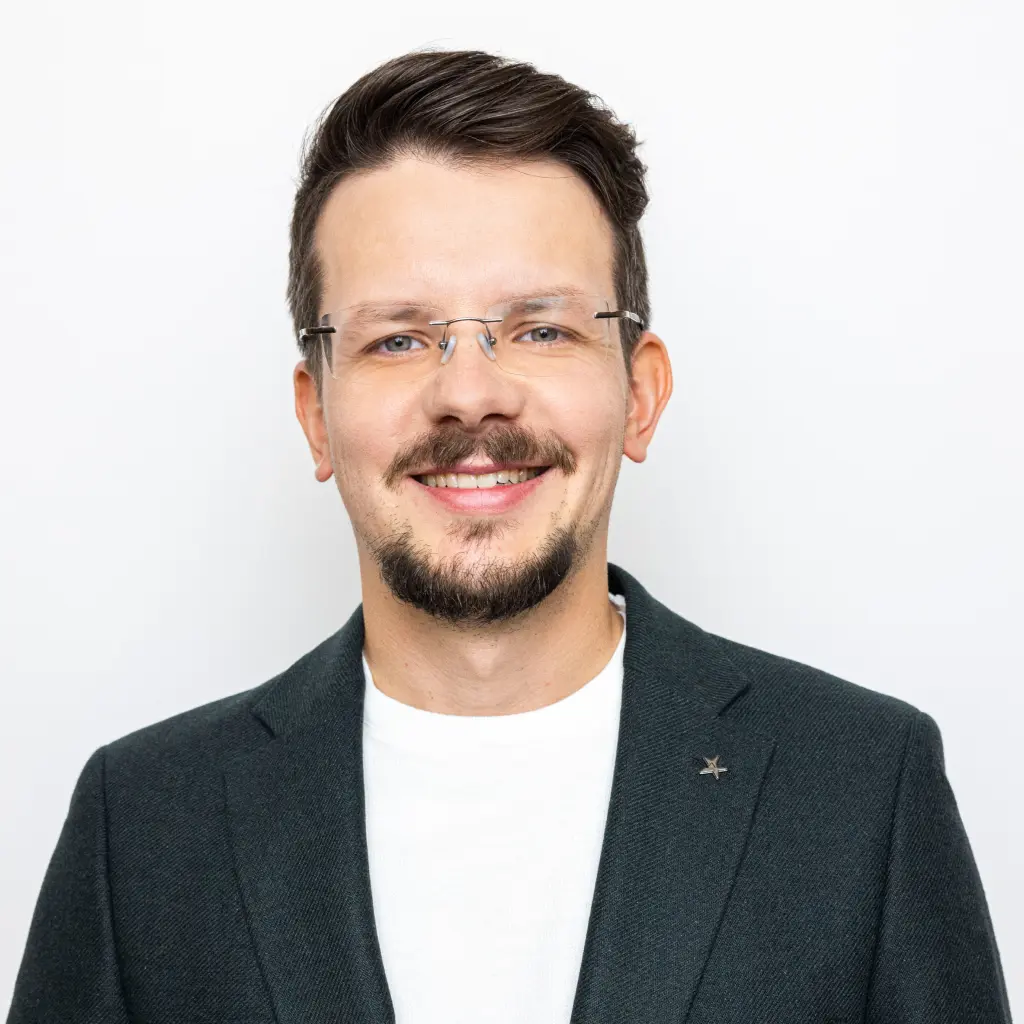 Raisin Matthias Hennig Frieten Portrait Matthias Hennig Frieten