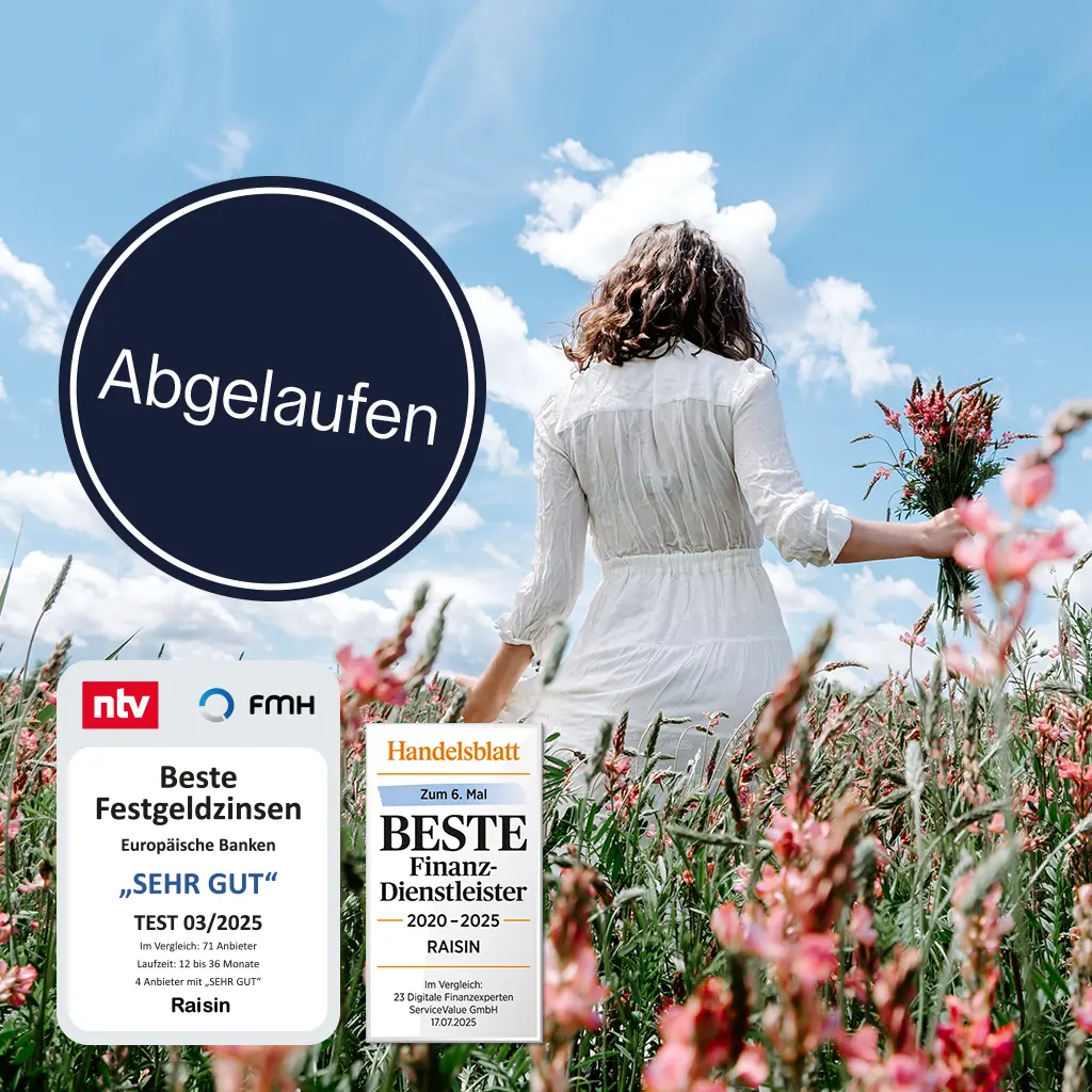 Frau mit weissem Kleid in einer Blumenwiese Bild zeigt Batch mit Aufschrift "Abgelaufen" sowie zwei Siegel "n-tv "Beste Festgeldzinsen" und Handelsblatt "Beste Finanzdienstleister"
