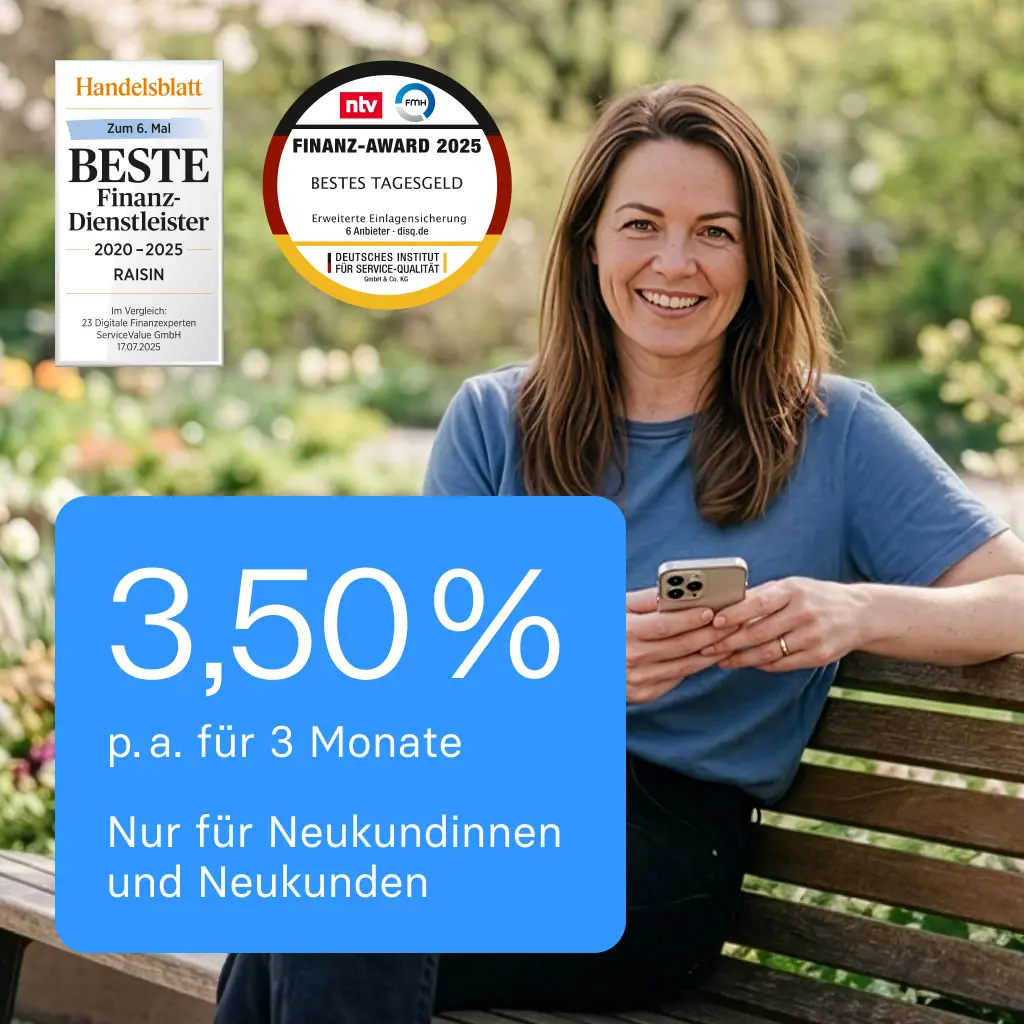 Mann mit T-Shirt und Smartphone im Wald und unten links steht 3,05 % p. a. für 3 Monate