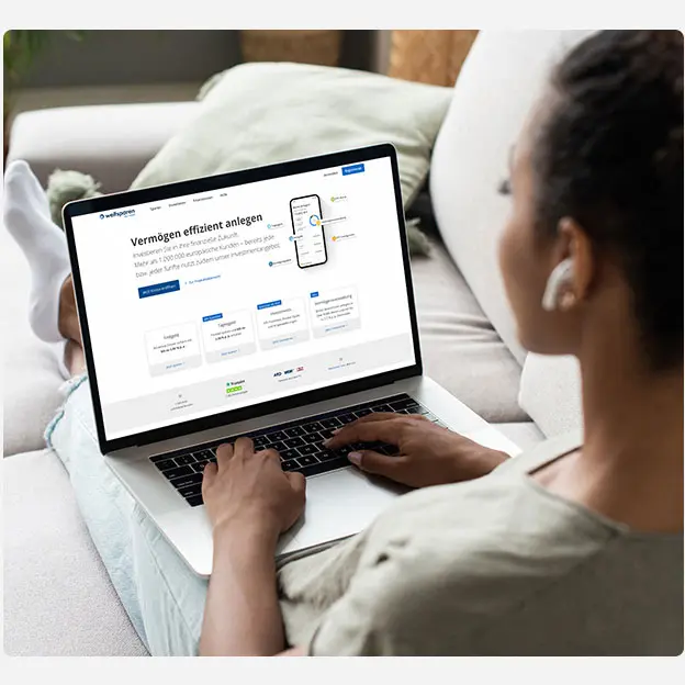 Raisin DE-Frau vor dem Laptop.jpg