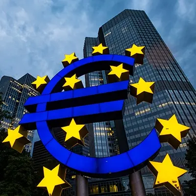 Stopy procentowe EBC – czym są i jak wpływają na oszczędności w euro