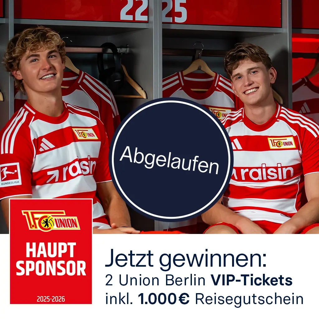 Zwei Spieler des 1. FC UNION BERLIN tragen das neue Trikot mit dem Raisin-Logo