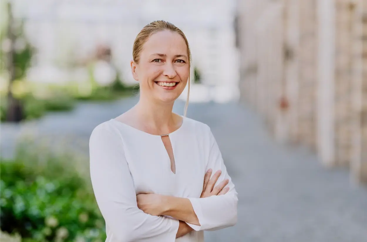 Katharina Lüth © Lukas Schramm.png Headshot of Katherina Lüth, Chief Client Officer at Raisin.