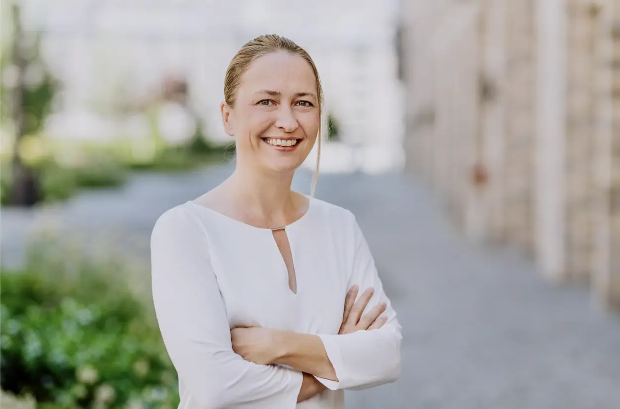 Katharina Lüth © Lukas Schramm.png Headshot of Katherina Lüth, Chief Client Officer at Raisin.