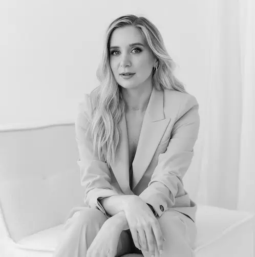 raisin-uk-rachel-harris-accountant-she.jpeg A picture of Rachel Harris