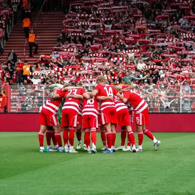 raisin_de_union_berlin_sponsorenschaft.jpg Männermannschaft UNION BERLIN auf dem Spielfeld